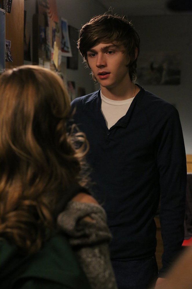 Parenthood - All That's Left Is the Hugging - Photos - Miles Heizer