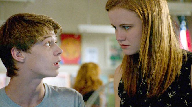 Under the Dome - The Red Door - Do filme - Colin Ford, Mackenzie Lintz