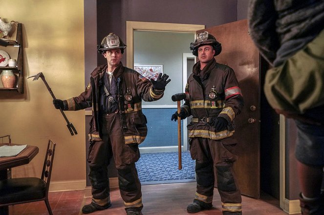 Chicago Fire - Feindliche Übernahme - Filmfotos - Jesse Spencer, Taylor Kinney