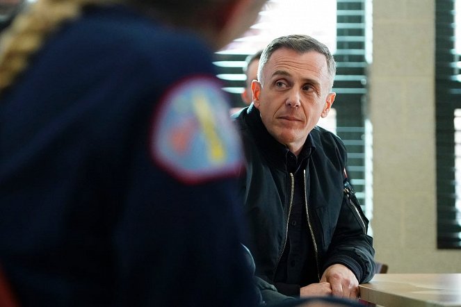 Chicago Fire - The Strongest Among Us - Photos - David Eigenberg