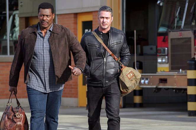 Chicago Fire - The Strongest Among Us - Photos - Eamonn Walker, Taylor Kinney