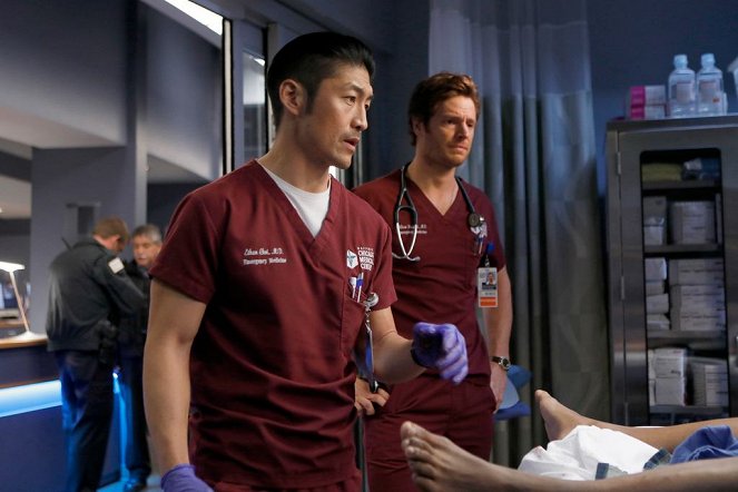 Chicago Med - Down By Law - Photos - Brian Tee, Nick Gehlfuss