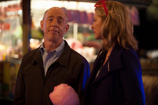 Growing Up Fisher - The Date from Hell-nado - Van film - J.K. Simmons, Jenna Elfman