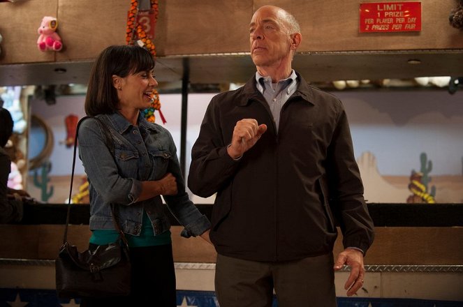 Growing Up Fisher - The Date from Hell-nado - Filmfotos - Constance Zimmer, J.K. Simmons