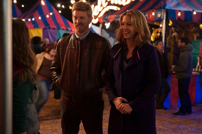 Growing Up Fisher - The Date from Hell-nado - Photos - Jenna Elfman