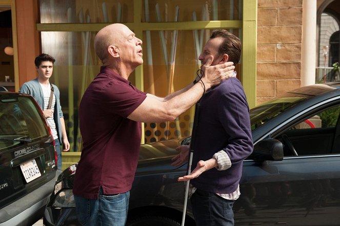 Growing Up Fisher - Katie You Can Drive My Car - Photos - J.K. Simmons