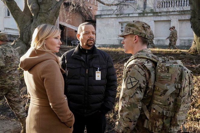 Zákon a pořádek: Útvar pro zvláštní oběti - Služba - Z filmu - Kelli Giddish, Ice-T