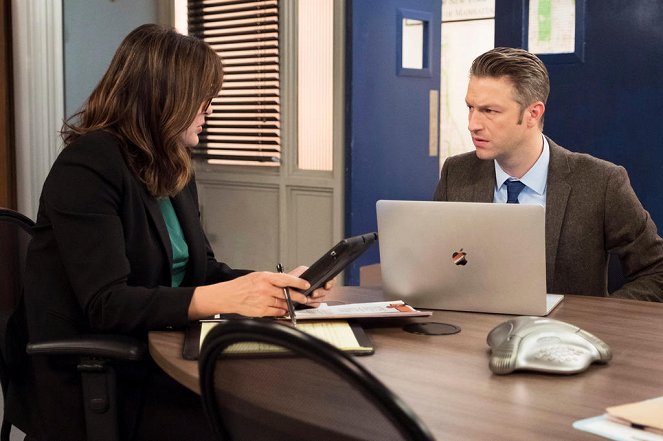 Law & Order: Special Victims Unit - Sunk Cost Fallacy - Photos - Peter Scanavino