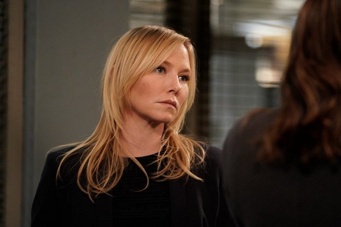 Law & Order: Special Victims Unit - Sunk Cost Fallacy - Photos - Kelli Giddish