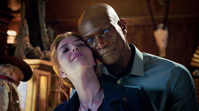 Midnight, Texas - Season 1 - Last Temptation of Midnight - Kuvat elokuvasta - Arielle Kebbel, Peter Mensah