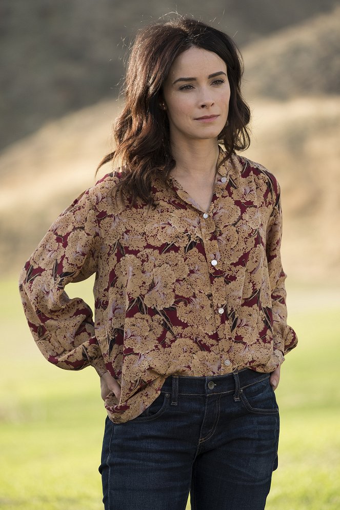 Timeless - Blues Brother - Filmfotos - Abigail Spencer