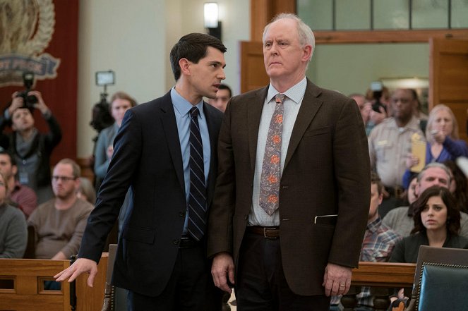 Trial & Error - A Hostile Jury - Filmfotos - Nicholas D'Agosto, John Lithgow