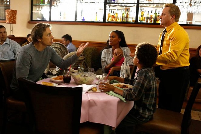 Parenthood - All Aboard Who's Coming Aboard - Photos - Dax Shepard, Joy Bryant