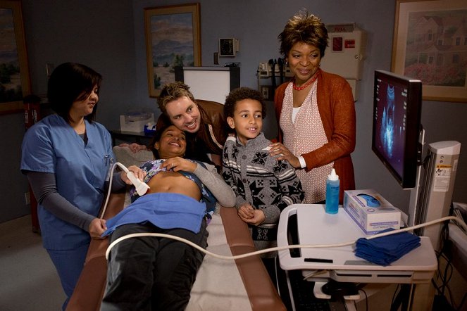 Parenthood - Season 4 - Because You're My Sister - Photos - Joy Bryant, Dax Shepard, Tyree Brown