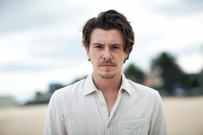 Seven Types of Ambiguity - Van film - Xavier Samuel