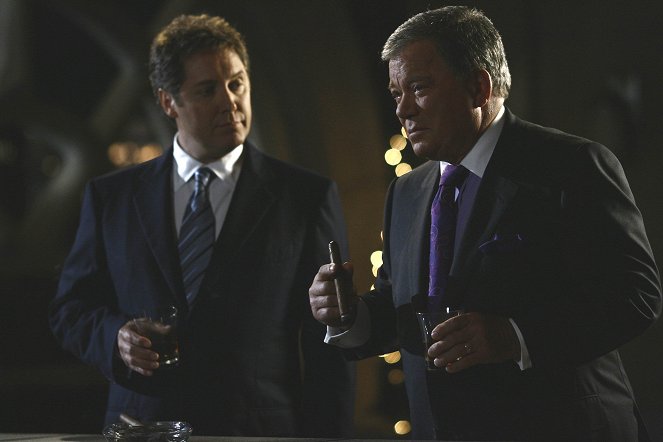 Boston Legal - The Chicken and the Leg - Photos - James Spader, William Shatner