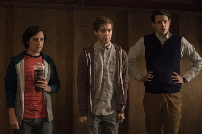 Silicon Valley - Artificial Emotional Intelligence - Photos - Josh Brener, Thomas Middleditch, Zach Woods