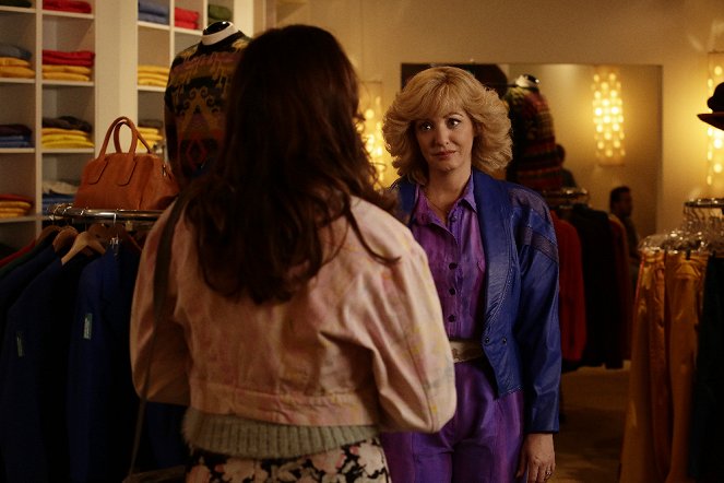 The Goldbergs - Recipe for Death II: Kiss the Cook - Photos - Wendi McLendon-Covey