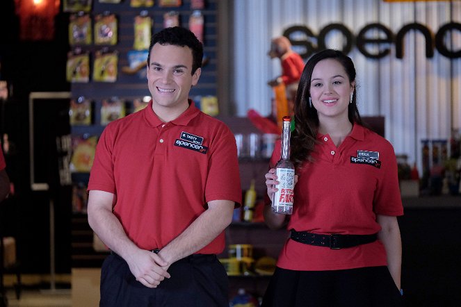 The Goldbergs - The Spencer's Gift - Photos - Troy Gentile, Hayley Orrantia