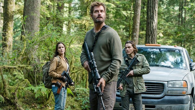 Kolonia - Maquis - Z filmu - Sarah Wayne Callies, Josh Holloway, Alex Neustaedter