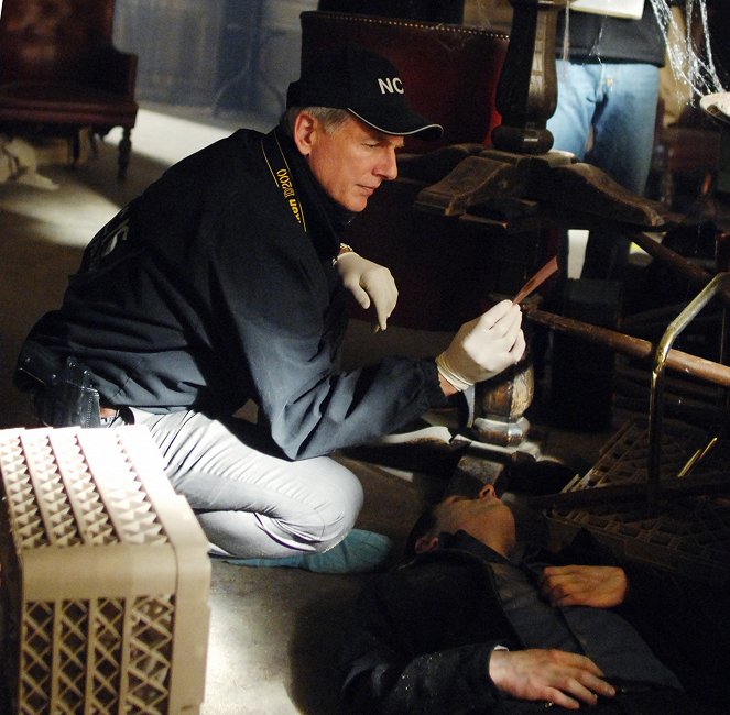 NCIS: Naval Criminal Investigative Service - Friends and Lovers - Photos - Mark Harmon