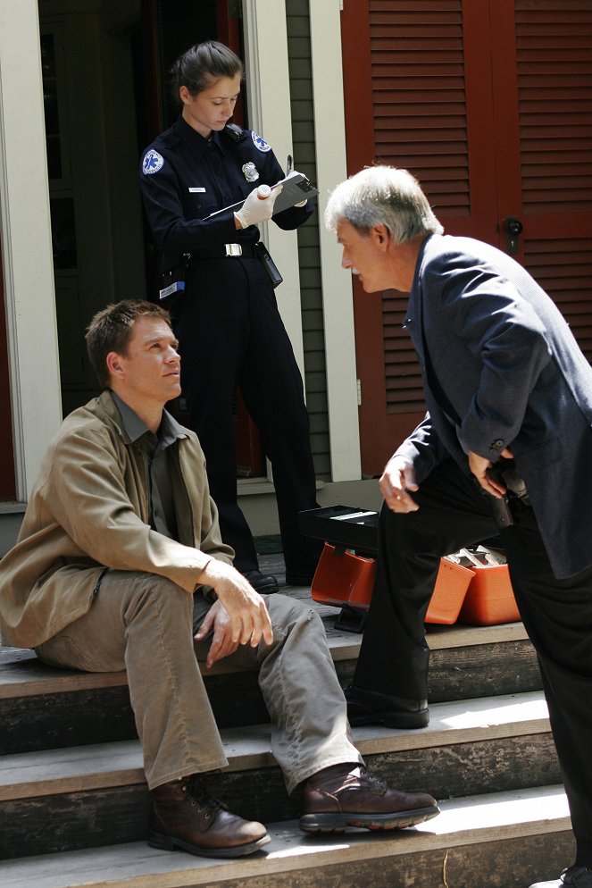 NCIS: Naval Criminal Investigative Service - Season 4 - Faking It - Photos - Michael Weatherly, Mark Harmon