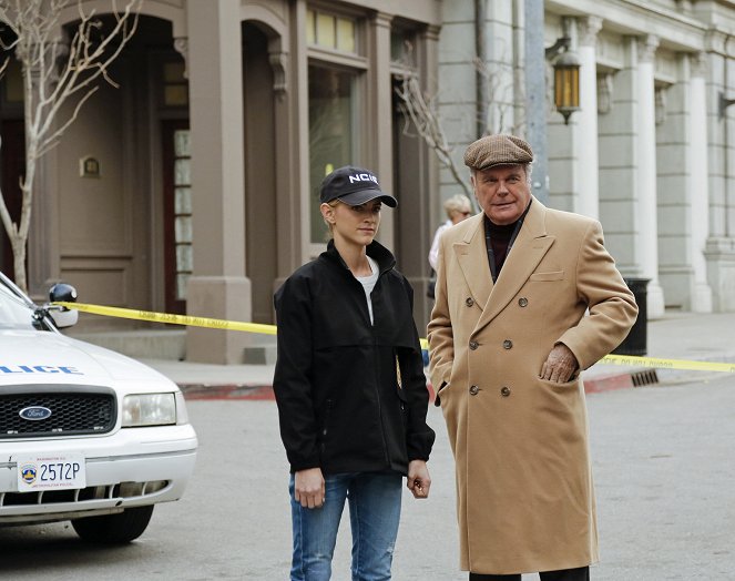 NCIS: Naval Criminal Investigative Service - Season 11 - Dressed to Kill - Photos - Emily Wickersham, Robert Wagner