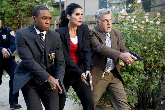 Rizzoli & Isles - Brown Eyed Girl - Photos - Lee Thompson Young, Bruce McGill, Angie Harmon
