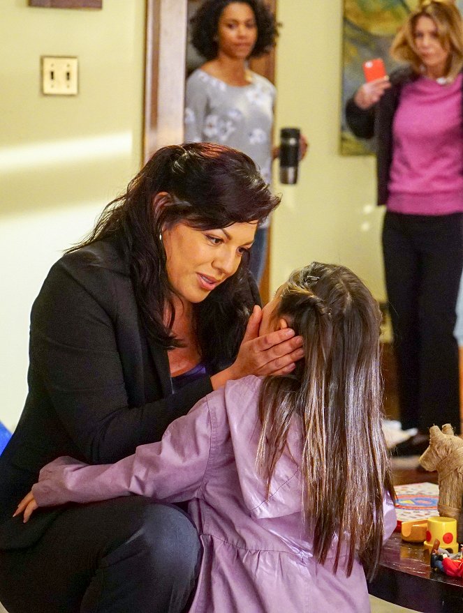 Grey's Anatomy - Die jungen Ärzte - Season 12 - Arizona Robbins und Calliope Torres - Filmfotos - Sara Ramirez