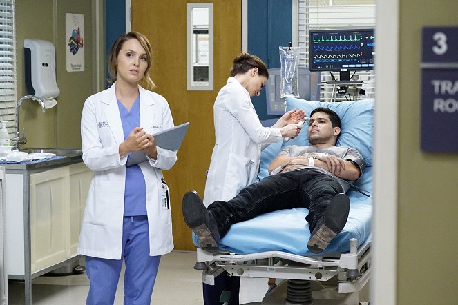Grey's Anatomy - Die jungen Ärzte - Arizona Robbins und Calliope Torres - Filmfotos - Camilla Luddington, Caterina Scorsone, Wilmer Valderrama