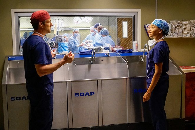 Grey's Anatomy - Season 12 - At Last - Photos - Martin Henderson, Kelly McCreary