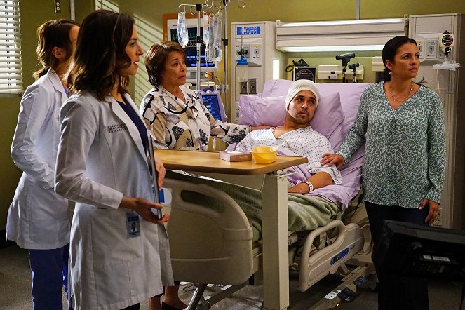 Grey's Anatomy - At Last - Photos - Caterina Scorsone, Alma Martinez, Wilmer Valderrama