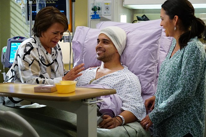 Grey's Anatomy - Season 12 - At Last - Photos - Alma Martinez, Wilmer Valderrama