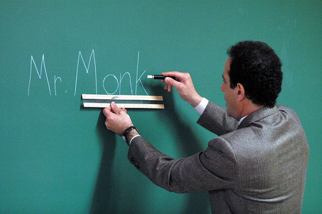 Monk - Season 2 - Mr. Monk Goes Back to School - Photos - Tony Shalhoub