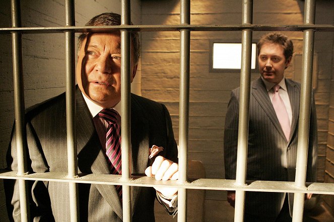 Boston Legal - Season 4 - No Brains Left Behind - Photos - William Shatner, James Spader