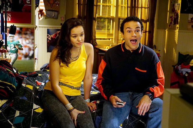 The Goldbergs - Jimmy 5 Is Alive - Photos - Hayley Orrantia, Troy Gentile