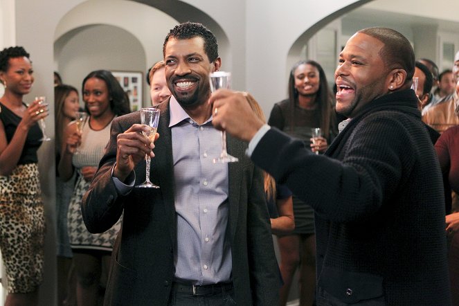 Black-ish - 30 Something - Photos - Deon Cole, Anthony Anderson