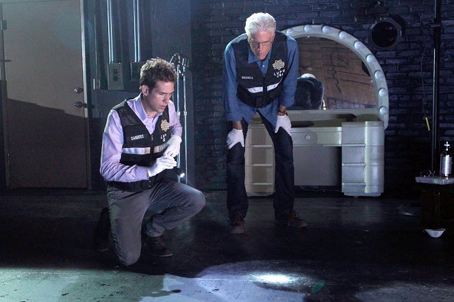 CSI: Crime Scene Investigation - Season 13 - It Was a Very Good Year - Photos - Eric Szmanda, Ted Danson
