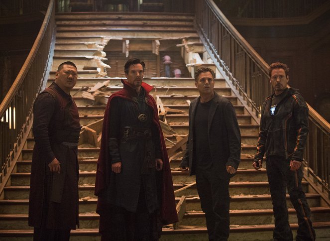 Avengers: Infinity War - Photos - Benedict Wong, Benedict Cumberbatch, Mark Ruffalo, Robert Downey Jr.