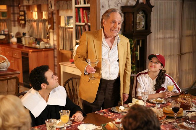 The Goldbergs - Season 3 - In Conclusion, Thanksgiving - Photos - Troy Gentile, George Segal, Hayley Orrantia