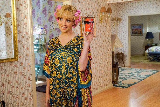 The Goldbergs - Season 3 - Smother's Day - Photos - Wendi McLendon-Covey