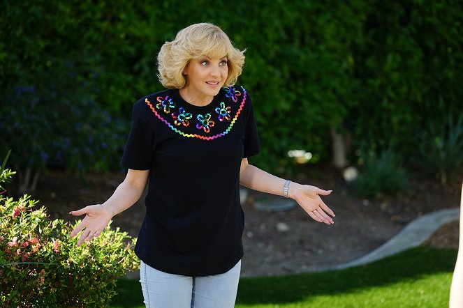 The Goldbergs - Have a Summer - Photos - Wendi McLendon-Covey