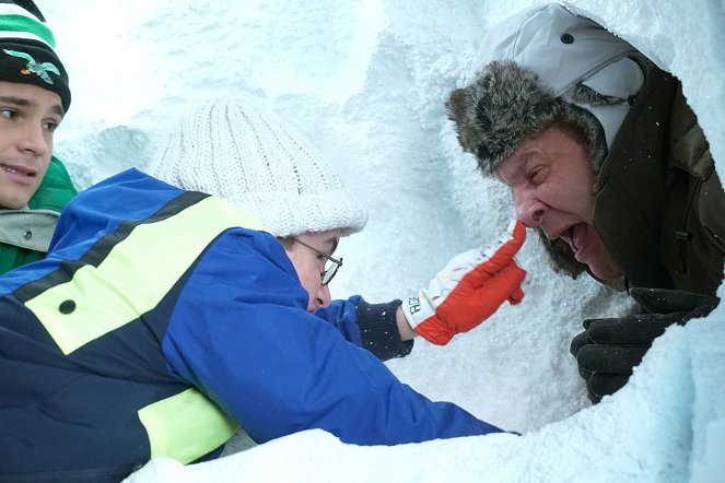 The Goldbergs - Season 4 - Snow Day - Photos - Troy Gentile, Sean Giambrone, Jeff Garlin