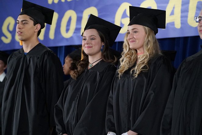 The Goldbergs - Graduation Day - Photos - Hayley Orrantia, AJ Michalka