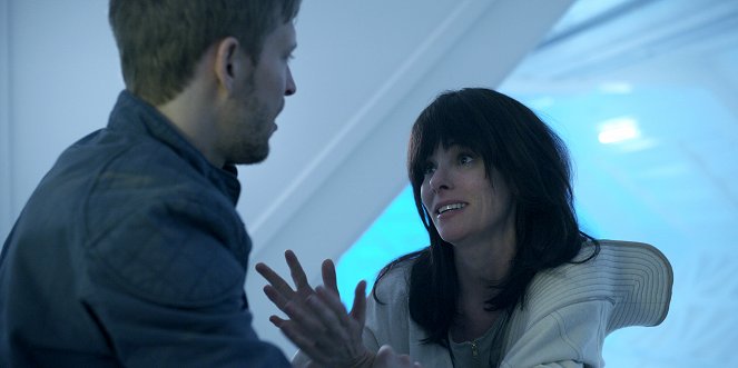 Lost in Space - Infestation - Photos - Parker Posey