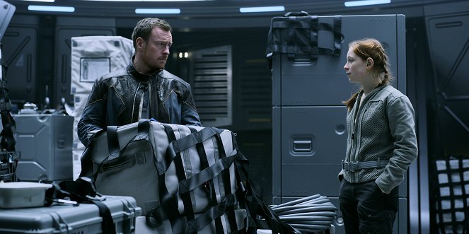 Lost in Space - Transmission - Photos - Toby Stephens, Mina Sundwall