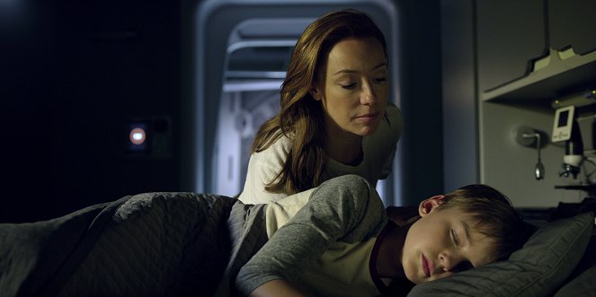 Lost in Space - Transmission - Photos - Molly Parker, Maxwell Jenkins