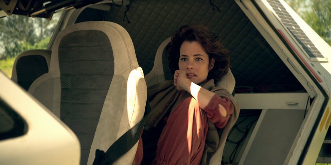 Lost in Space - Trajectory - Photos - Parker Posey