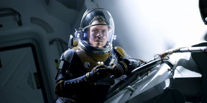 Matkalla avaruuteen - Vaara, Will Robinson - Kuvat elokuvasta - Toby Stephens