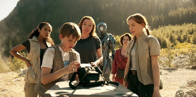 Lost in Space – Verschollen zwischen fremden Welten - Gefahr, Will Robinson - Filmfotos - Taylor Russell, Maxwell Jenkins, Molly Parker, Parker Posey, Mina Sundwall